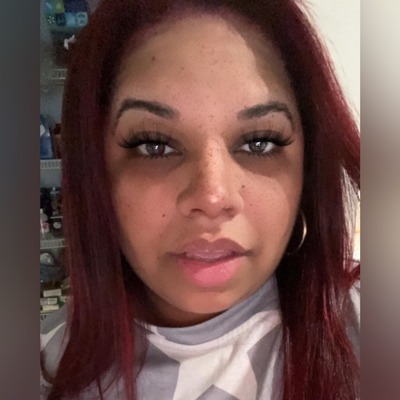 Meet your Posher, Julissa - Picture 2 of 7